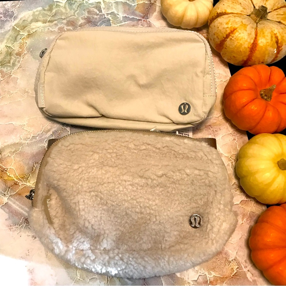 Lululemon white fleecebelt bag